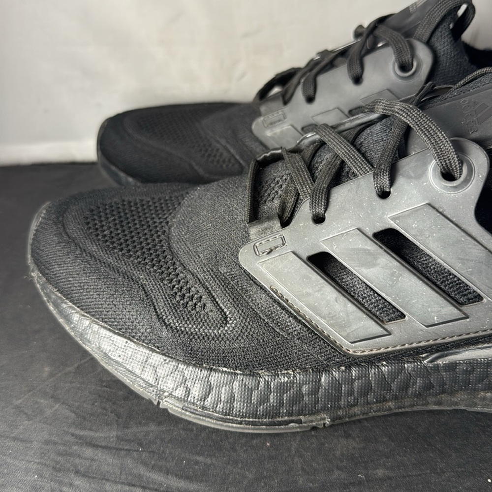 Adidas Ultraboost 22 Men’s size 9.5 all black sneakers - Picture 6 of 13